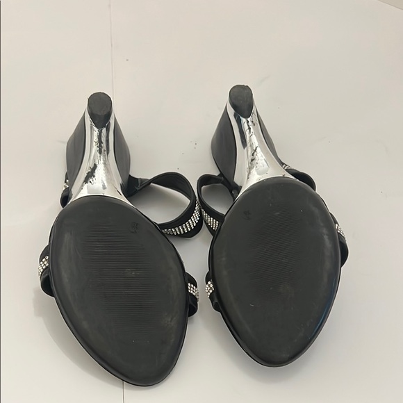 Onex Black Sandals with Silver Rhinestone Straps Size 8 - Picture 8 of 8